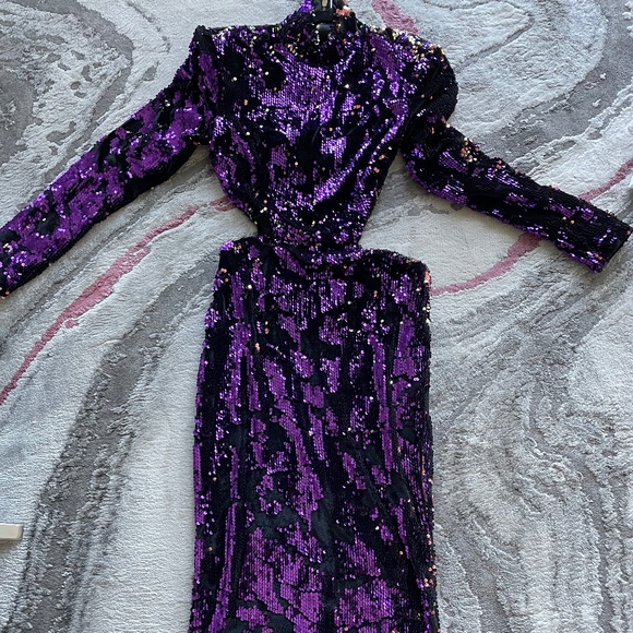 Dress - Picture 1 of 3